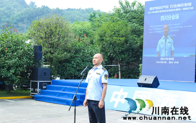 向主會(huì)場(chǎng)匯報(bào)準(zhǔn)備就緒.jpg