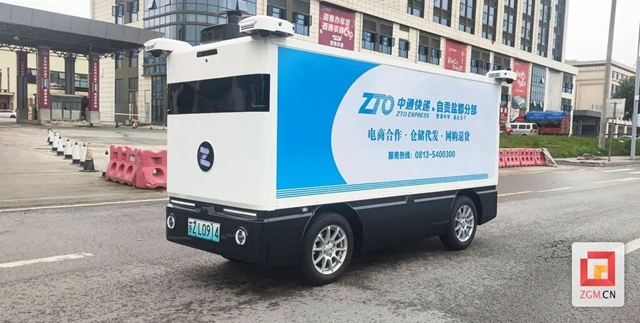自貢首輛！無人駕駛出街