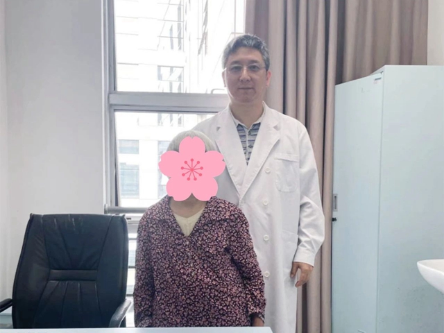 “小切口”解決大煩惱，77歲龔奶奶重獲幸?！笆场惫? width=