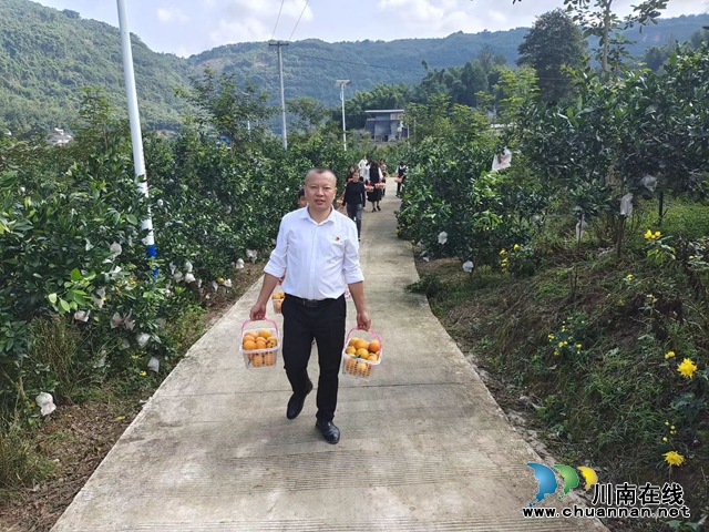 四川省2024年優(yōu)秀黨務(wù)工作者李強(qiáng)： 雙新村群眾的幸福生活才剛剛開始！