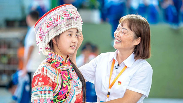 瀘州市鄉(xiāng)村女能人李修會(huì)：扎根山村辦教育 托起孩子成才夢(mèng)