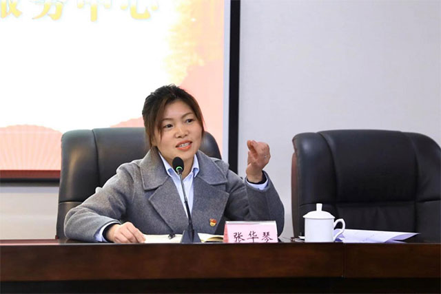 初心如磐　篤行致遠(yuǎn)┃瀘州市記二等功公務(wù)員、高新區(qū)企業(yè)服務(wù)局局長(zhǎng)張華琴