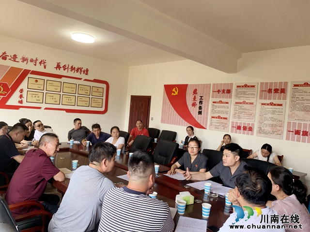 圖1：承辦法官以《七尺巷》故事進(jìn)行調(diào)解.jpg