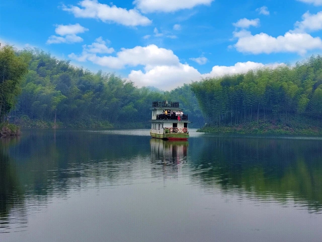 此前因高溫森林火險(xiǎn)橙色預(yù)警閉園，玉蘭山景區(qū)已恢復(fù)開(kāi)園