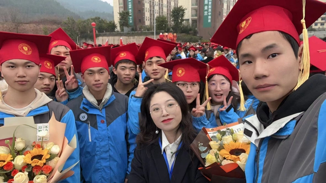 古藺縣金蘭高中教師文艷：以筆繪夢，以愛筑魂