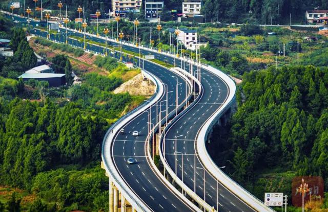 棱鏡丨最多相差30公里/小時！同一高速路四川限速為何遠(yuǎn)低于貴州云南？最新回應(yīng)→