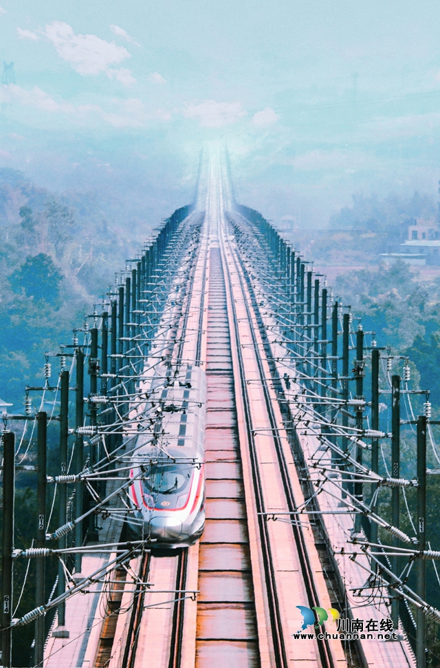云中列車！渝昆高鐵川渝段正式通車