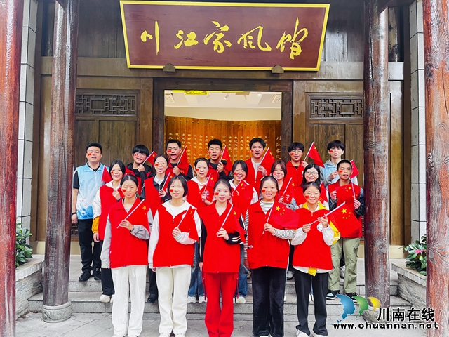 瀘縣玉蟾街道：迎國慶 贊盛世 頌家風(fēng)