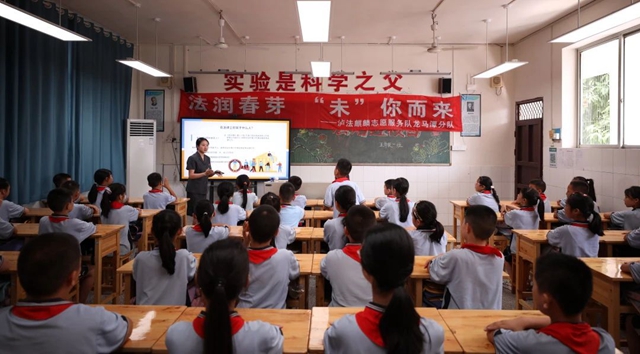 法潤春芽·“未”你而來丨龍馬潭區(qū)法院：法治進(jìn)校園，新學(xué)期普法啟航