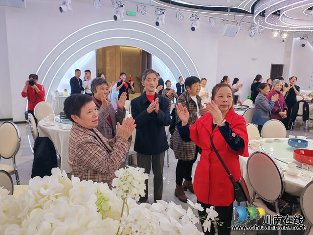 慈愛(ài)聚金秋 善行暖重陽(yáng) | 瀘縣玉蟾街道朝陽(yáng)社區(qū)創(chuàng)建慈善社區(qū)