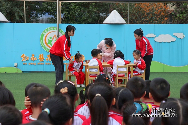 敘永縣敘永鎮(zhèn)南城幼兒園開展“健康飲食，安全成長”主題活動