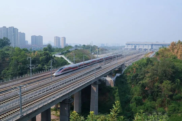 事關(guān)你的出行！在瀘州坐高鐵、乘飛機(jī)更方便