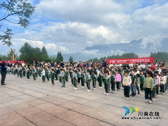古藺縣市場監(jiān)管局組織開展食品安全宣傳周“五進(jìn)”宣傳活動(dòng)