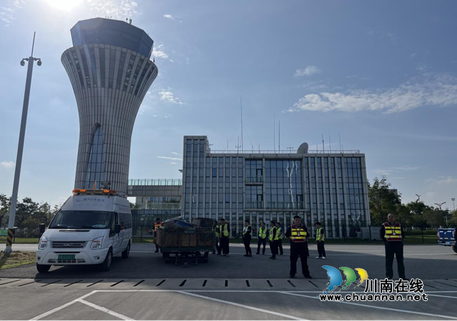 瀘州機(jī)場(chǎng)組織開展殘損航空器搬移應(yīng)急實(shí)戰(zhàn)演練