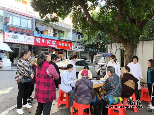 江陽區(qū)北城街道：健康義診進(jìn)社區(qū) 服務(wù)關(guān)愛零距離