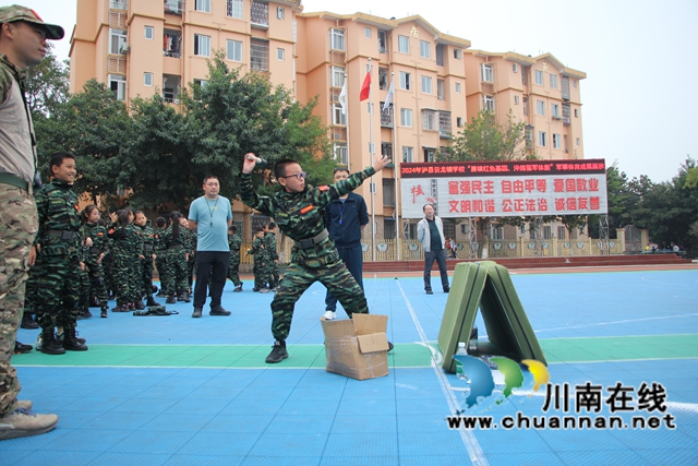 瀘縣云龍鎮(zhèn)學(xué)?！百s續(xù)紅色基因 淬煉強(qiáng)軍體能“軍事體育成果展示6.JPG