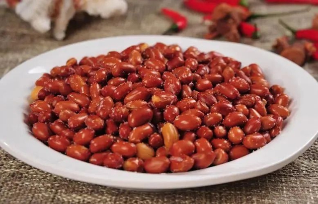 【關(guān)注】男子每天吃花生，突然倒地……