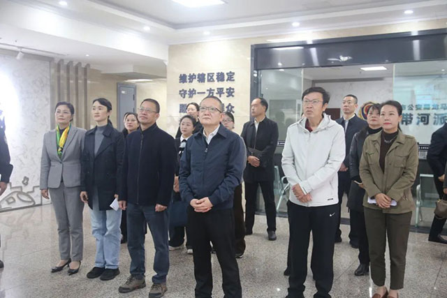瀘州市政協(xié)副主席、黨組成員唐杰率隊(duì)開(kāi)展“全市婦女權(quán)益保障工作”委員集體視察
