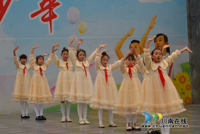 向英雄致敬，做擔(dān)當(dāng)少年｜敘永東大街小學(xué)開展感恩主題教育活動(dòng)