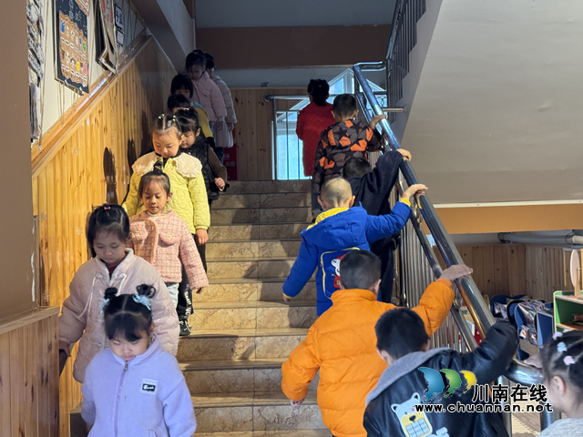 瀘縣城東幼兒園開展防踩踏安全教育活動(dòng)