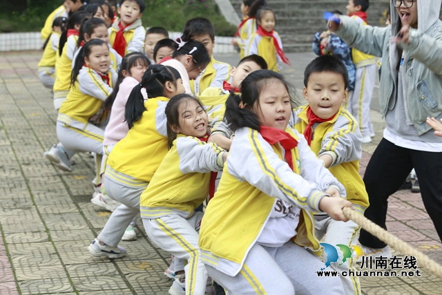 瀘縣青龍小學(xué)校舉辦第十屆“花兒朵朵開”田徑運(yùn)動(dòng)會(huì)