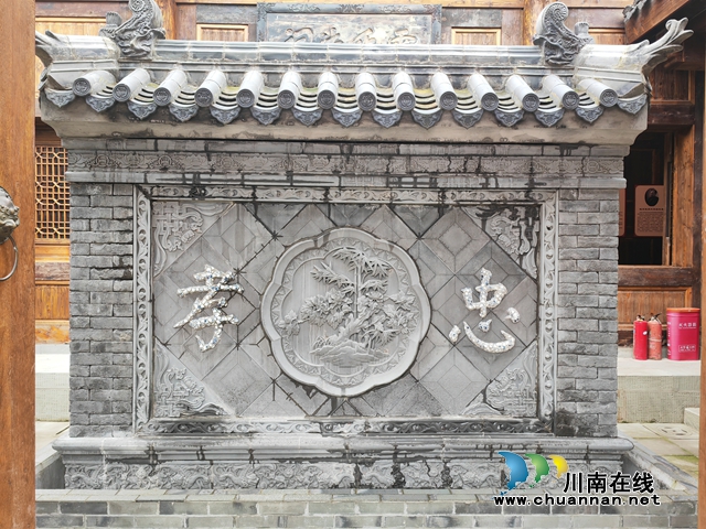忠孝屏風（曾佐然攝）.jpg