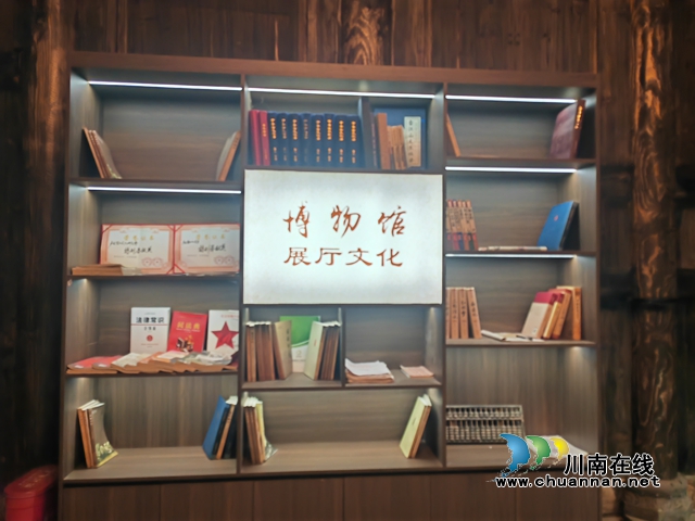 書籍（曾佐然攝）.jpg
