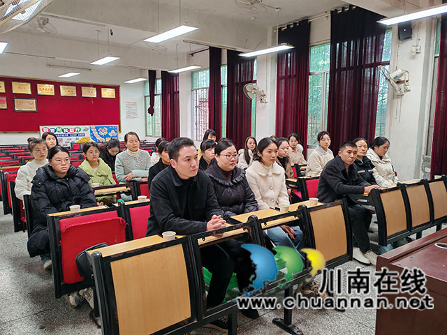瀘縣青龍小學校召開家長委員會會議