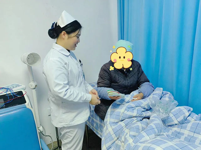 一針一線親手縫，雙雙鞋墊顯真情！
