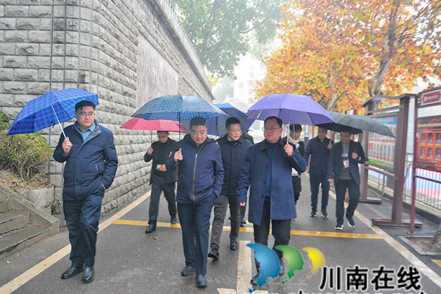 瀘州市委宣傳部副部長(zhǎng)周仁樹(shù)到瀘縣一中調(diào)研指導(dǎo)思政工作
