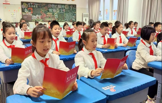國省市媒體關注｜賽學踐一體 多維度協(xié)同 打造學校法治教育的瀘州樣板