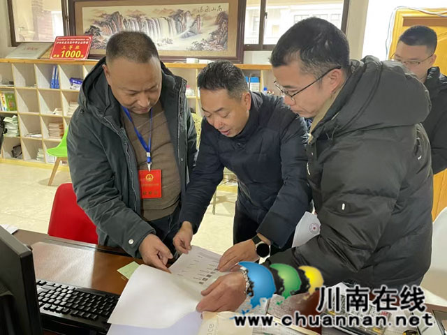 市代表周春.jpg