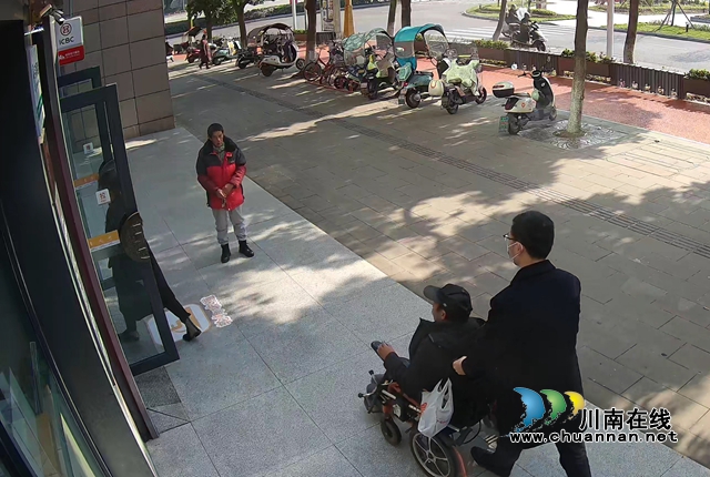 工行瀘州分行：暖心救助輪椅老人安全回家