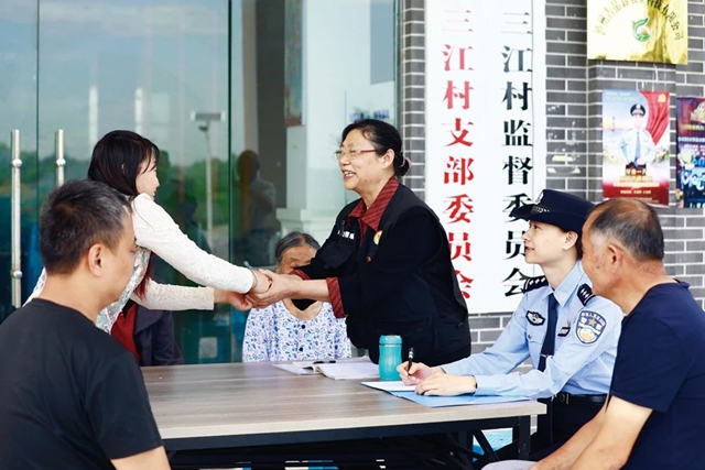 納溪區(qū)“李嬢嬢”調(diào)解工作室獲省級表揚