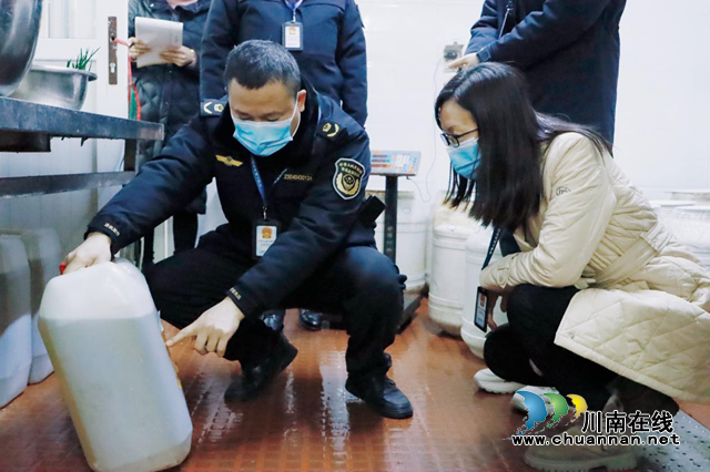 民心守護｜瀘縣市場監(jiān)管局：元旦節(jié)前檢查“不松懈 ”，守護群眾食品安全