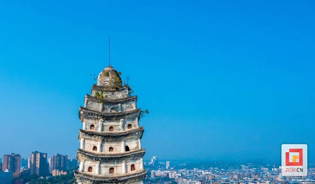 自貢榮縣鎮(zhèn)南塔：龍頭豎筆鎮(zhèn)山川
