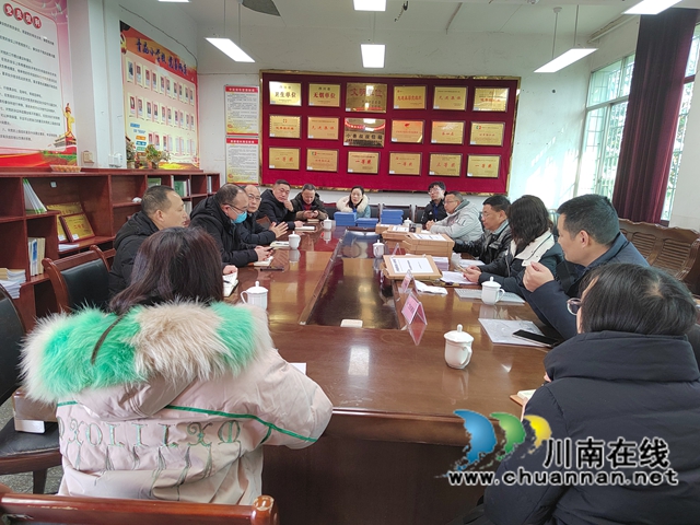 瀘縣青龍小學(xué)校迎接2024年年終督導(dǎo)評(píng)估檢查