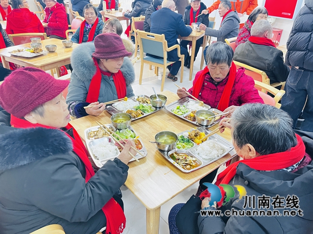 瀘縣玉蟾街道：社區(qū)助餐點(diǎn) 傳遞“幸福味”