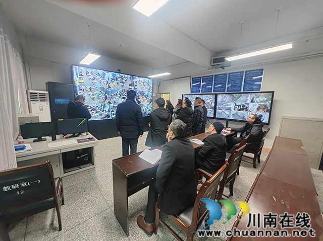 瀘縣教育和體育局局長王學(xué)良巡視瀘縣一中高中學(xué)業(yè)水平合格性考試