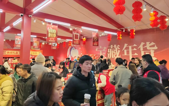 人氣爆棚！這個(gè)春節(jié)，瀘州人都去這里買買買！