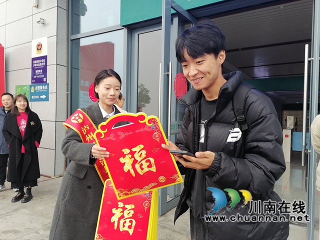 瀘縣設(shè)置便民服務(wù)點溫暖農(nóng)民工回家路