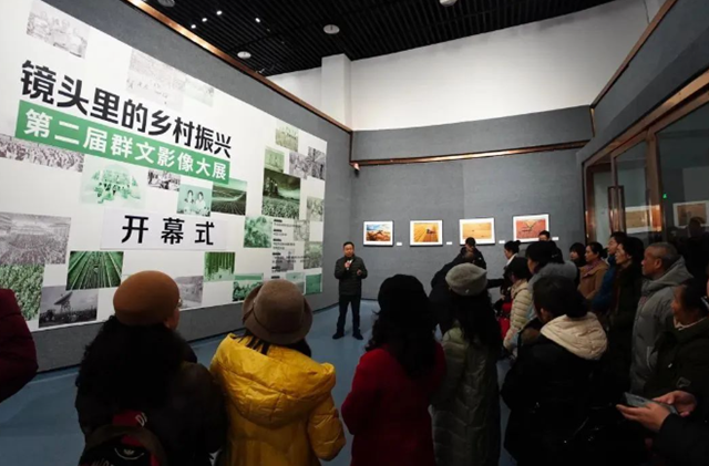 坐上瀘州公交去探尋“鏡頭里的鄉(xiāng)村振興”