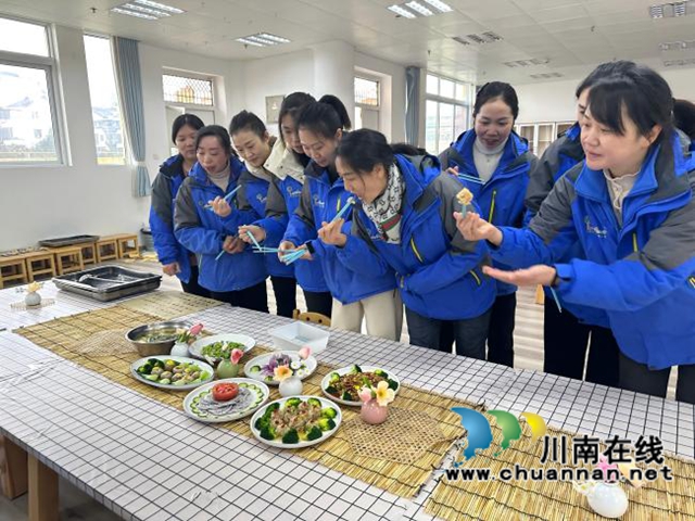 瀘州市景坡路幼兒園開展廚藝技能現(xiàn)場展示活動(dòng)