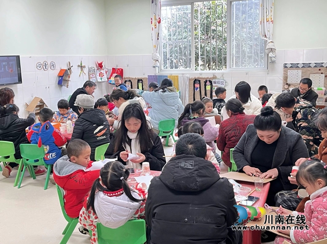 瀘縣百和鎮(zhèn)中心幼兒園開展環(huán)保親子手工制作活動(dòng)