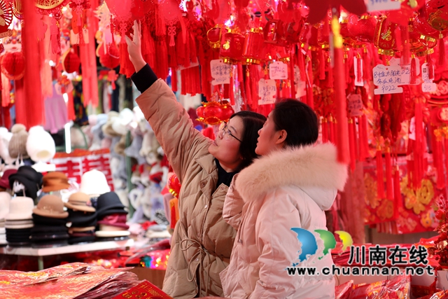 為即將到來的春節(jié)增添喜慶氣氛。.JPG