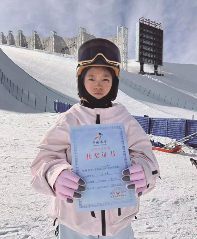 創(chuàng)國內(nèi)紀(jì)錄！12歲瀘州小將馬世馨完成自由式滑雪高難度動作