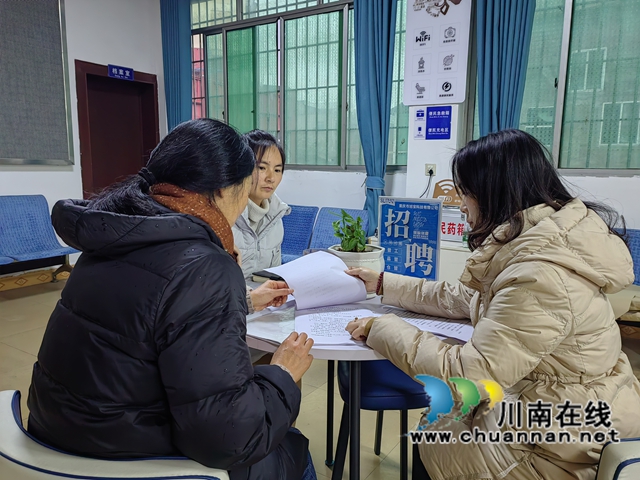 瀘縣玄灘鎮(zhèn)開(kāi)展“點(diǎn)對(duì)點(diǎn)”就業(yè)咨詢(xún)服務(wù).jpg