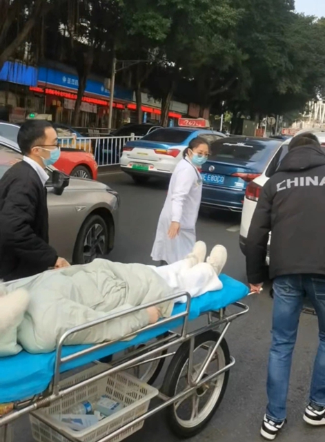【點贊】15 歲高中生公交車上暈厥，醫(yī)院“加速度”緊急出診