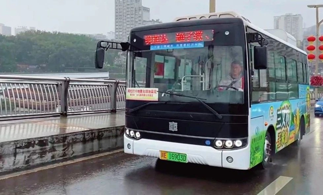 瀘州：坐公交賞油菜花，一路皆是好風(fēng)光