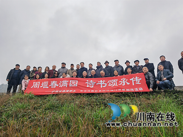 采風(fēng)合影（曾佐然攝）.jpg